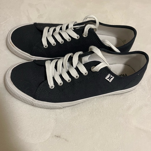 Hurley navy canvas shoes. Great looking shoe. - Picture 2 of 4
